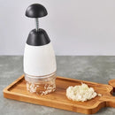 Triturador manual de alimentos com lâminas rotativas
