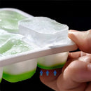 Forma de gelo com tampa rígida e fundo de silicone