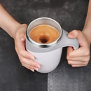 Caneca térmica com misturador de bebidas